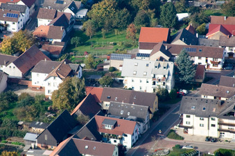 Rue principale à le quartier Urloffen in Appenweier dans le département Bade-Wurtemberg, Allemagne depuis l'avion