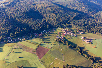 Vue d'oiseau de Lembach dans le département Bas Rhin, France
