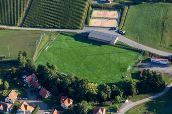 Vue aérienne de Clubhouse Football Club à Steinseltz dans le département Bas Rhin, France