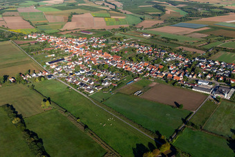 Vue aérienne de Du sud-est à Schweighofen dans le département Rhénanie-Palatinat, Allemagne