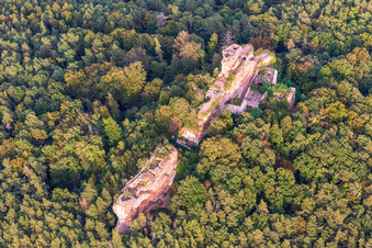 Vue oblique de Château de Drachenfels à Busenberg dans le département Rhénanie-Palatinat, Allemagne