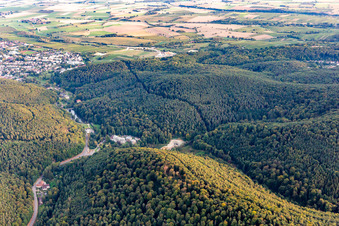 Vue aérienne de Chantier de construction du portail ouest du tunnel Astrid pour le passage souterrain et le contournement de Bad Bergzabern entre la B427 (Kurtalstraße) et la B38 (Weinstraße) à Bad Bergzabern dans le département Rhénanie-Palatinat, Allemagne