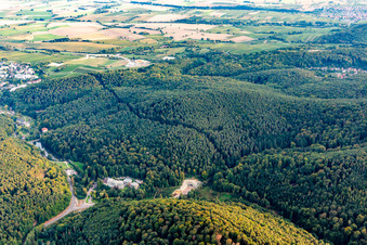 Photographie aérienne de Chantier de construction du portail ouest du tunnel Astrid pour le passage souterrain et le contournement de Bad Bergzabern entre la B427 (Kurtalstraße) et la B38 (Weinstraße) à Bad Bergzabern dans le département Rhénanie-Palatinat, Allemagne