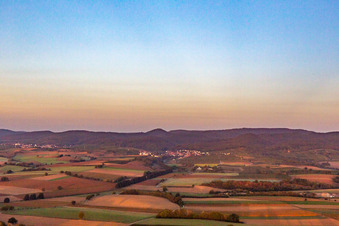 Vue aérienne de De l'est le matin à Oberotterbach dans le département Rhénanie-Palatinat, Allemagne