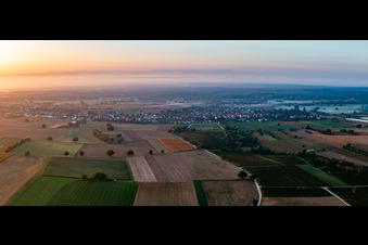 Vue aérienne de Du nord dans la brume matinale à Kapsweyer dans le département Rhénanie-Palatinat, Allemagne