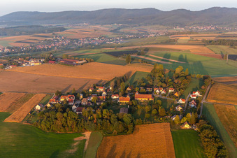 Vue oblique de Geisberg à le quartier Altenstadt in Wissembourg dans le département Bas Rhin, France