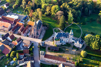 Vue oblique de Château de Froeschwiller à Frœschwiller dans le département Bas Rhin, France
