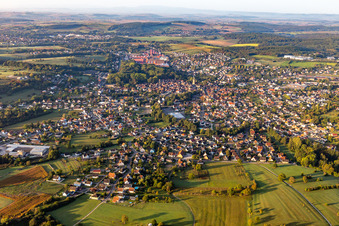 Vue aérienne de Du nord-est à Reichshoffen dans le département Bas Rhin, France