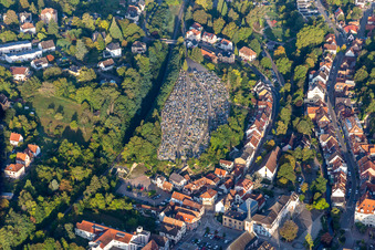 Vue aérienne de Cimetière de Niederbronn les Bains à Niederbronn-les-Bains dans le département Bas Rhin, France