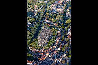 Vue aérienne de Cimetière de Niederbronn les Bains à Niederbronn-les-Bains dans le département Bas Rhin, France