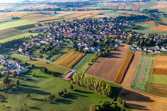 Vue aérienne de Du nord à Schœnenbourg dans le département Bas Rhin, France