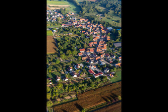 Vue aérienne de Du sud-ouest à Ingolsheim dans le département Bas Rhin, France