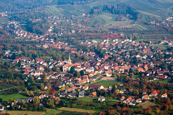 Vue aérienne de Vue des rues et des maisons dans les quartiers résidentiels à le quartier Ulm in Renchen dans le département Bade-Wurtemberg, Allemagne