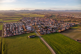 Vue aérienne de Du sud-ouest à Steinweiler dans le département Rhénanie-Palatinat, Allemagne
