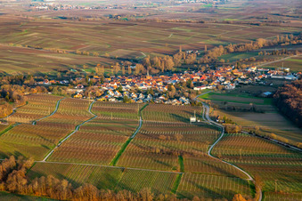 Vue aérienne de Du sud-ouest à le quartier Heuchelheim in Heuchelheim-Klingen dans le département Rhénanie-Palatinat, Allemagne