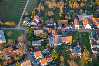 Vue aérienne de Cave à vin/bar à vin Vogler à le quartier Heuchelheim in Heuchelheim-Klingen dans le département Rhénanie-Palatinat, Allemagne