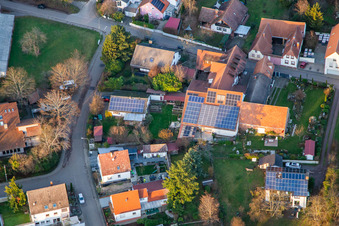 Vue aérienne de Cave à vin/bar à vin Vogler à le quartier Heuchelheim in Heuchelheim-Klingen dans le département Rhénanie-Palatinat, Allemagne