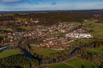 Vue aérienne de Du sud à Eurasburg dans le département Bavière, Allemagne