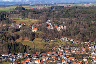 Château et chapelle de l'Immaculée Conception à Eurasburg dans le département Bavière, Allemagne d'en haut