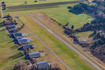 Vue oblique de Aérodrome de vol à voile Königsdorf à le quartier Wiesen in Königsdorf dans le département Bavière, Allemagne