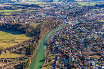 Vue aérienne de Cours de l'Isar à Bad Tölz dans le département Bavière, Allemagne