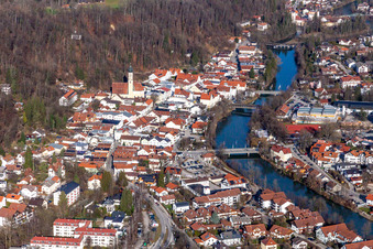 Vue aérienne de Vieille ville sur la Loisach à Wolfratshausen dans le département Bavière, Allemagne