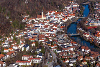 Vue aérienne de Vieille ville sur la Loisach à Wolfratshausen dans le département Bavière, Allemagne
