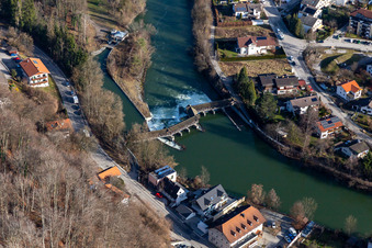 Vue aérienne de Toboggan à radeau au Kastenmühlwehr de la Loisach à Wolfratshausen dans le département Bavière, Allemagne