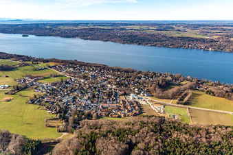 Vue aérienne de Du nord-est à Berg dans le département Bavière, Allemagne