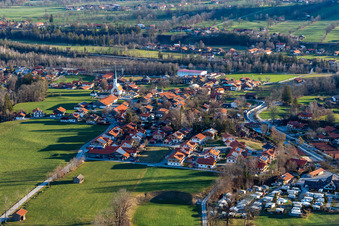 Vue aérienne de De l'ouest à le quartier Arzbach in Wackersberg dans le département Bavière, Allemagne