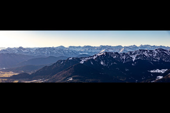 Vue aérienne de Brauneck et panorama alpin à Lenggries dans le département Bavière, Allemagne