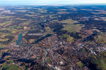 Vue aérienne de Et l'avant-pays de l'Isar à Bad Tölz dans le département Bavière, Allemagne