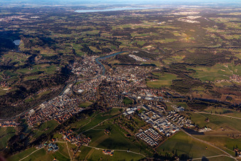 Vue aérienne de Du sud-est à Bad Tölz dans le département Bavière, Allemagne