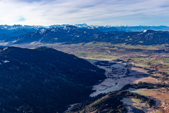 Vue aérienne de Vallée de l'Isar vue du nord-est à le quartier Mühle in Gaißach dans le département Bavière, Allemagne