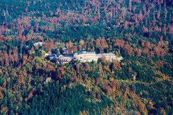 Vue aérienne de Hauteur de Bühler à le quartier Bühlerhöhe in Bühl dans le département Bade-Wurtemberg, Allemagne