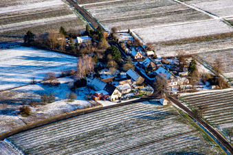Vue aérienne de Landhotel Windhof en hiver avec de la neige à Schweighofen dans le département Rhénanie-Palatinat, Allemagne