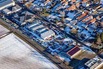 Vue aérienne de Autohaus Friedmann en hiver avec de la neige à Steinfeld dans le département Rhénanie-Palatinat, Allemagne