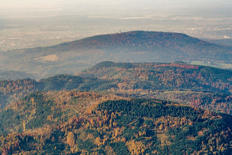 Vue aérienne de Fremersberg vu du sud à Baden-Baden dans le département Bade-Wurtemberg, Allemagne