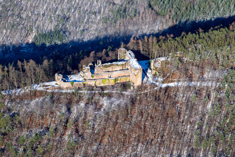 Photographie aérienne de Ruines du château de Neuscharfeneck vues du sud en hiver avec de la neige à Flemlingen dans le département Rhénanie-Palatinat, Allemagne
