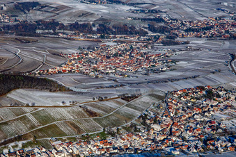 Vue aérienne de Derrière Ranschbach depuis le sud en hiver à Birkweiler dans le département Rhénanie-Palatinat, Allemagne