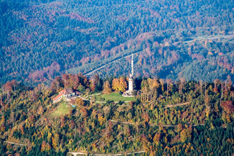 Vue aérienne de Structure de la tour d'observation Merkurturm à le quartier Ebersteinburg in Baden-Baden dans le département Bade-Wurtemberg, Allemagne