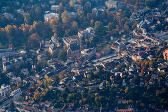Vue aérienne de Rue Lichtentaler à Baden-Baden dans le département Bade-Wurtemberg, Allemagne
