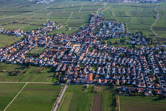 Vue aérienne de Du nord à le quartier Diedesfeld in Neustadt an der Weinstraße dans le département Rhénanie-Palatinat, Allemagne