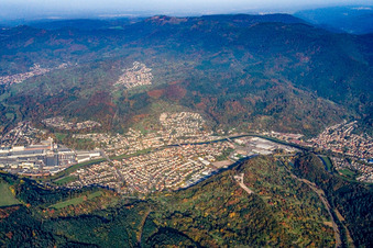Vue aérienne de Du sud-ouest à le quartier Ottenau in Gaggenau dans le département Bade-Wurtemberg, Allemagne