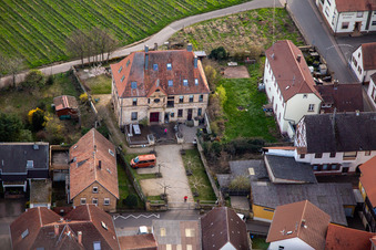 Vue aérienne de Ludwigsstift à Burrweiler dans le département Rhénanie-Palatinat, Allemagne