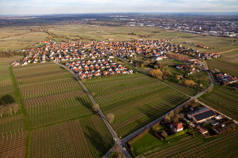 Vue aérienne de De l'ouest à le quartier Nußdorf in Landau in der Pfalz dans le département Rhénanie-Palatinat, Allemagne