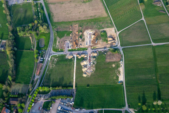 Vue aérienne de Développement de la zone commerciale Bahnhofstraße Ost à Klingenmünster dans le département Rhénanie-Palatinat, Allemagne