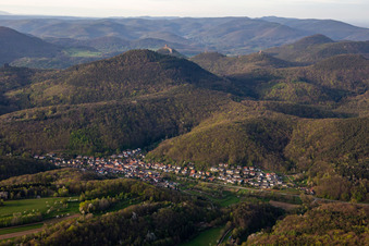 Vue aérienne de Du sud-ouest à Waldrohrbach dans le département Rhénanie-Palatinat, Allemagne