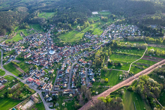 Vue aérienne de Du nord à le quartier Gossersweiler in Gossersweiler-Stein dans le département Rhénanie-Palatinat, Allemagne