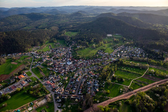 Quartier Gossersweiler in Gossersweiler-Stein dans le département Rhénanie-Palatinat, Allemagne vue d'en haut
